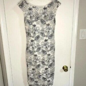 Monique Lhuillier White and Black Floral Lace Knee Length Sheath Formal Dress